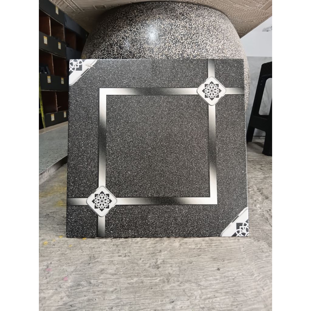 Keramik Lantai Kasar Kulit Jeruk CLIO 40x40 Korowai Black