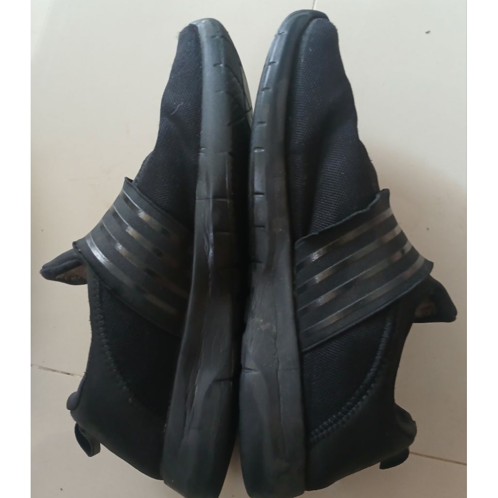 Sepatu hitam north star size 40