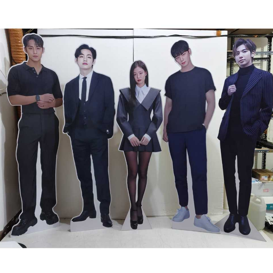 HUMAN STANDEE REAL SIZE CUSTOM IMPRABOARD DAN CARDBOARD UV PRINT