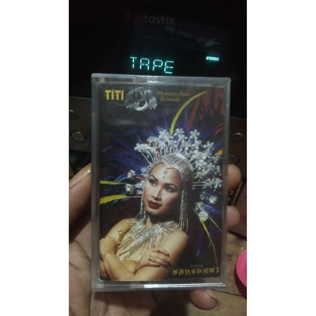kaset pita titi dj-menyanyikan kambali