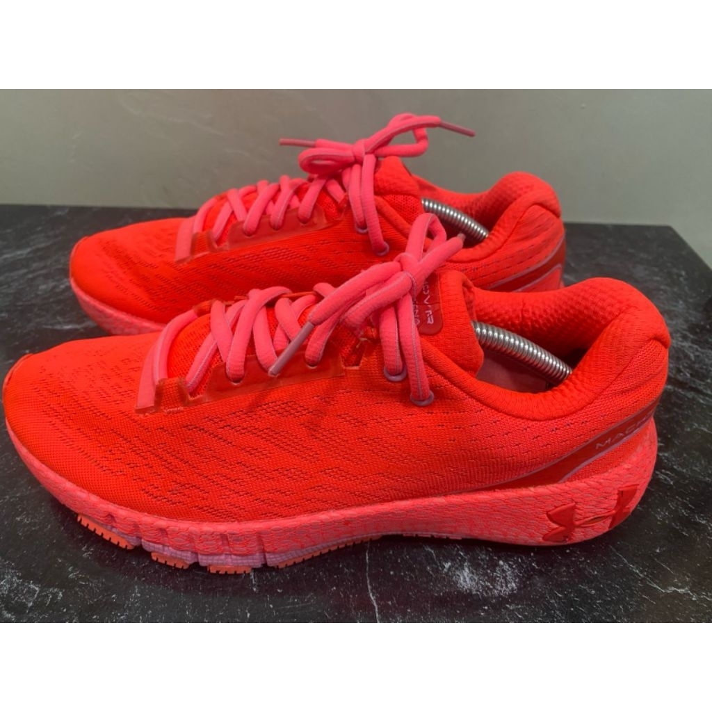UNDER ARMOUR - HOVR Machina sepatu running, warna orange, size 39 insole 25 cm, Second Original