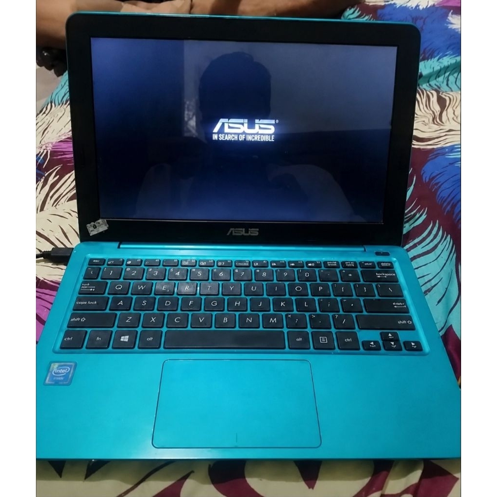 Asus E202S