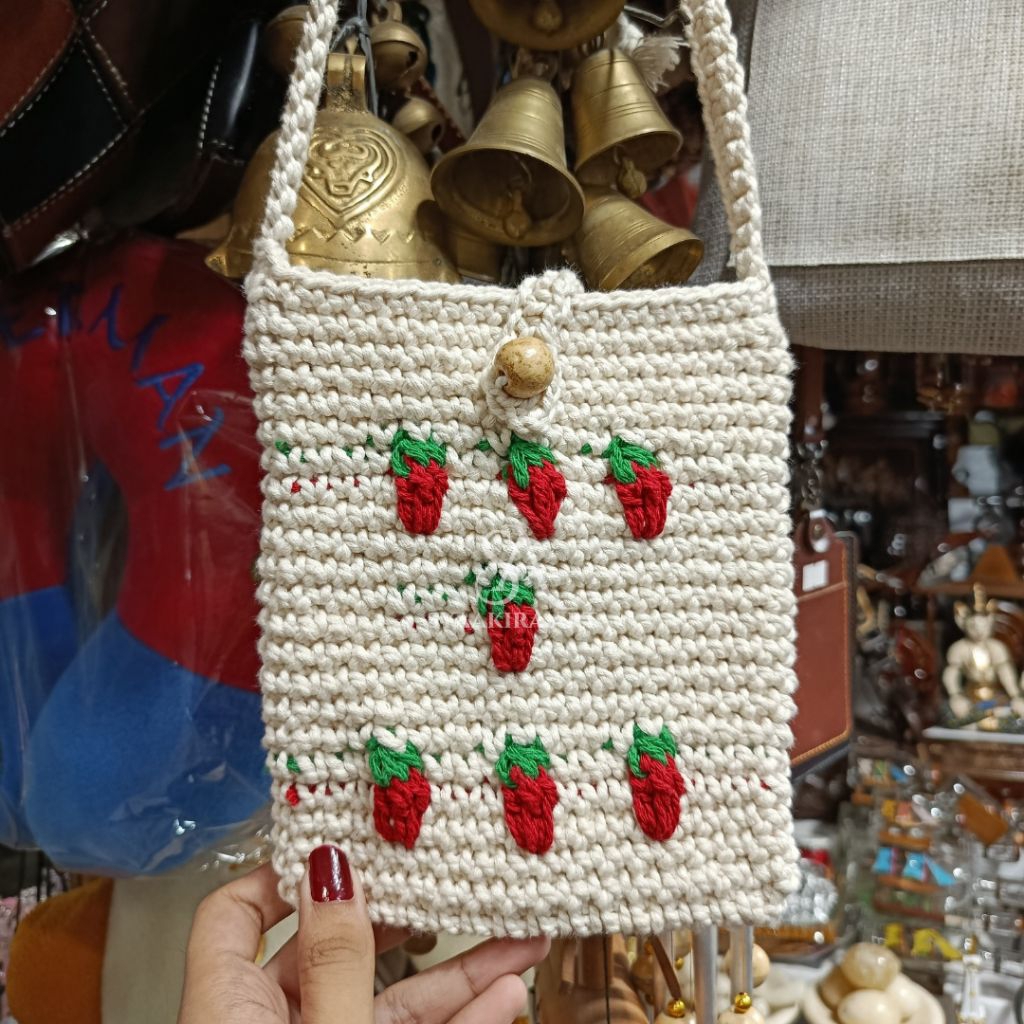 syaakira.art Tas Rajut HP benang katun Furing Satin Muat HP SOUVENIR DAN OLEH-OLEH KHAS JOGJA
