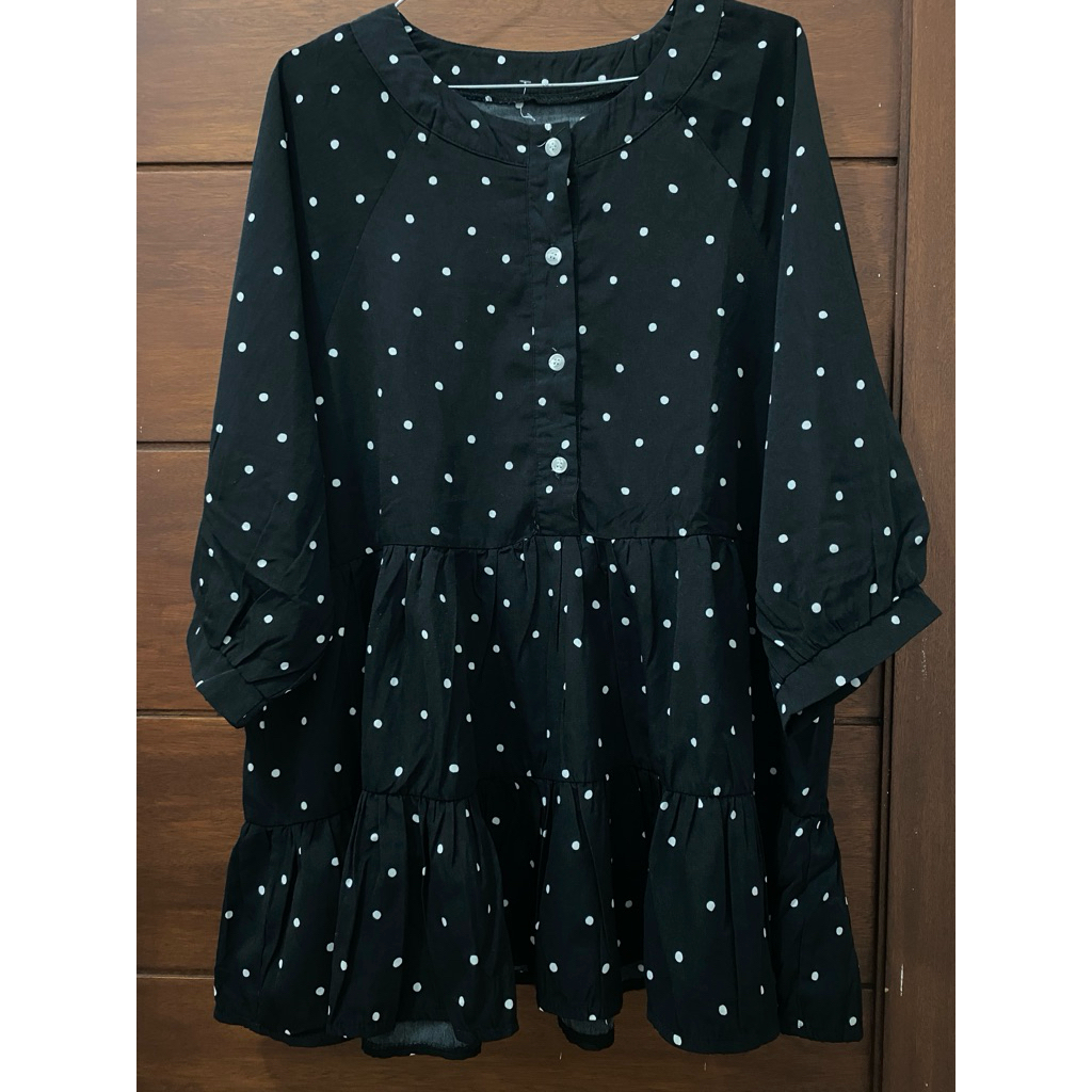 Blouse polkadot hitam