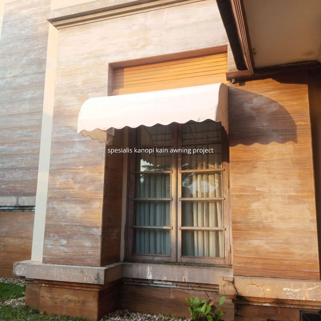 kanopi kain awning warna putih rangka melengkung ke bawah kokoh kain tahan panas dan hujan