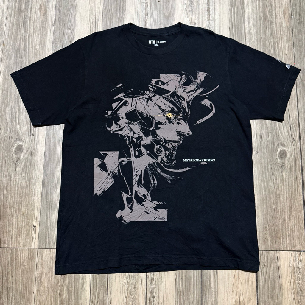 Kaos Uniqlo x Metal gear black Original