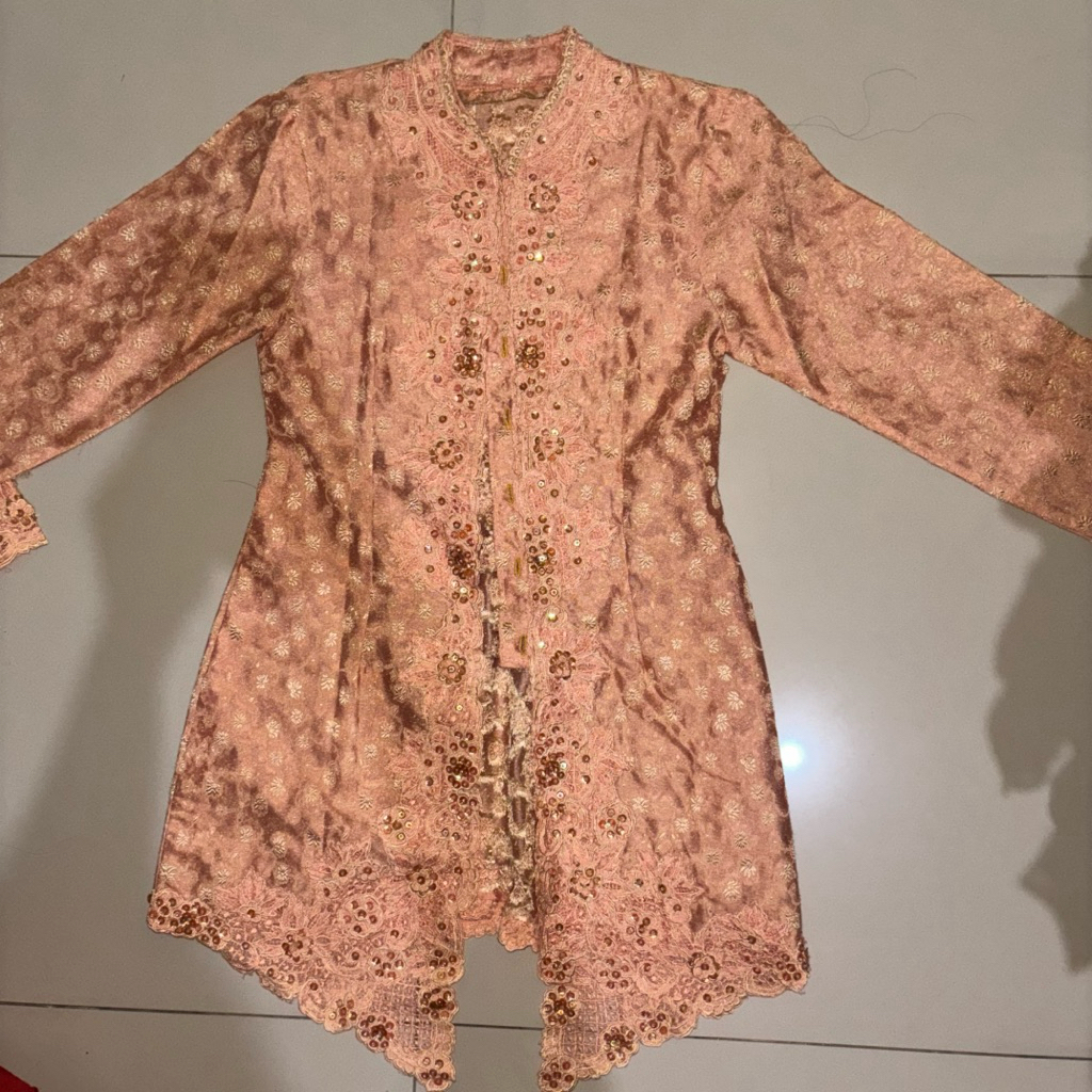 Kebaya Brokat Klasik Bordir & Payet - Rose Gold (Preloved)