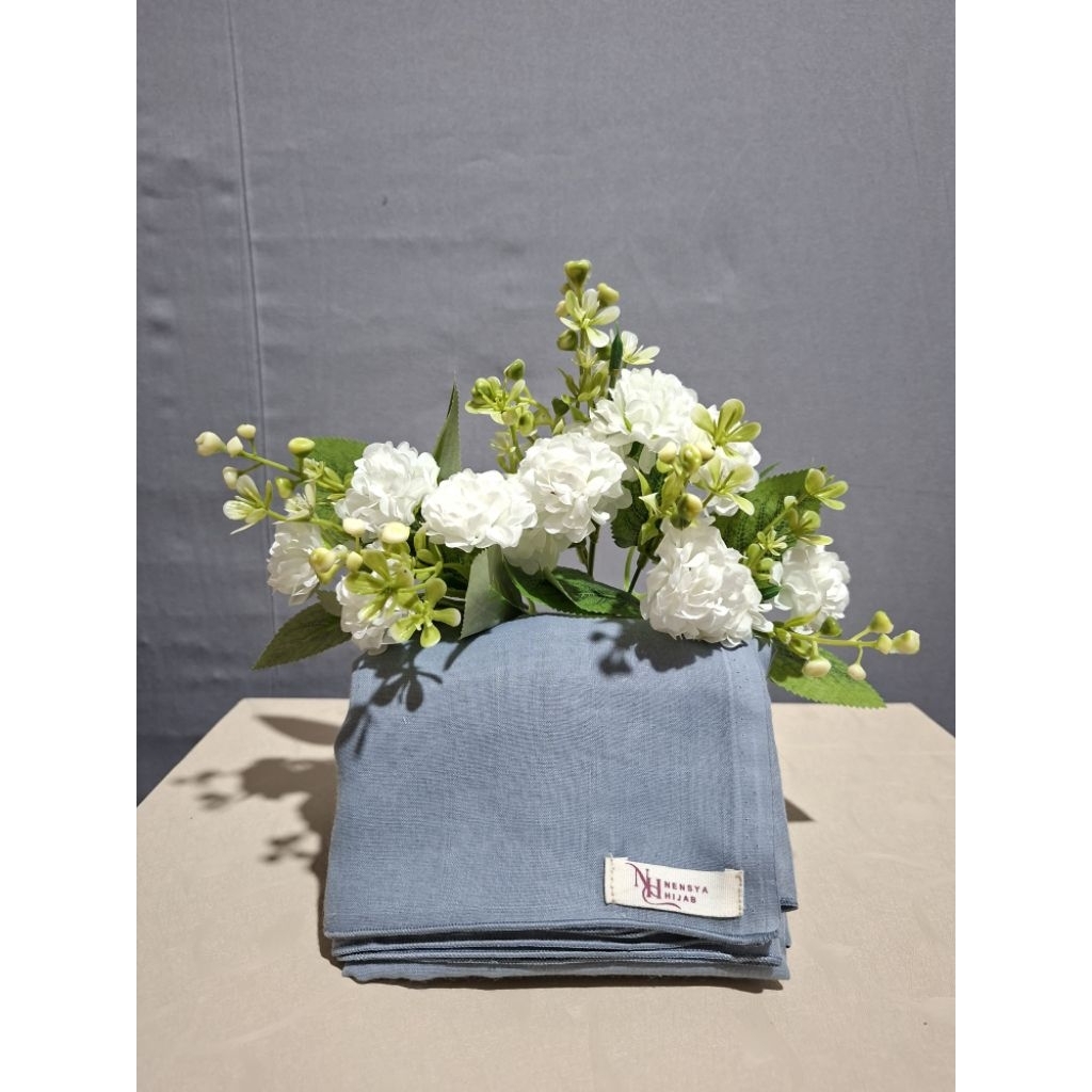 Hijab Segiempat Paris Varian Ice Blue