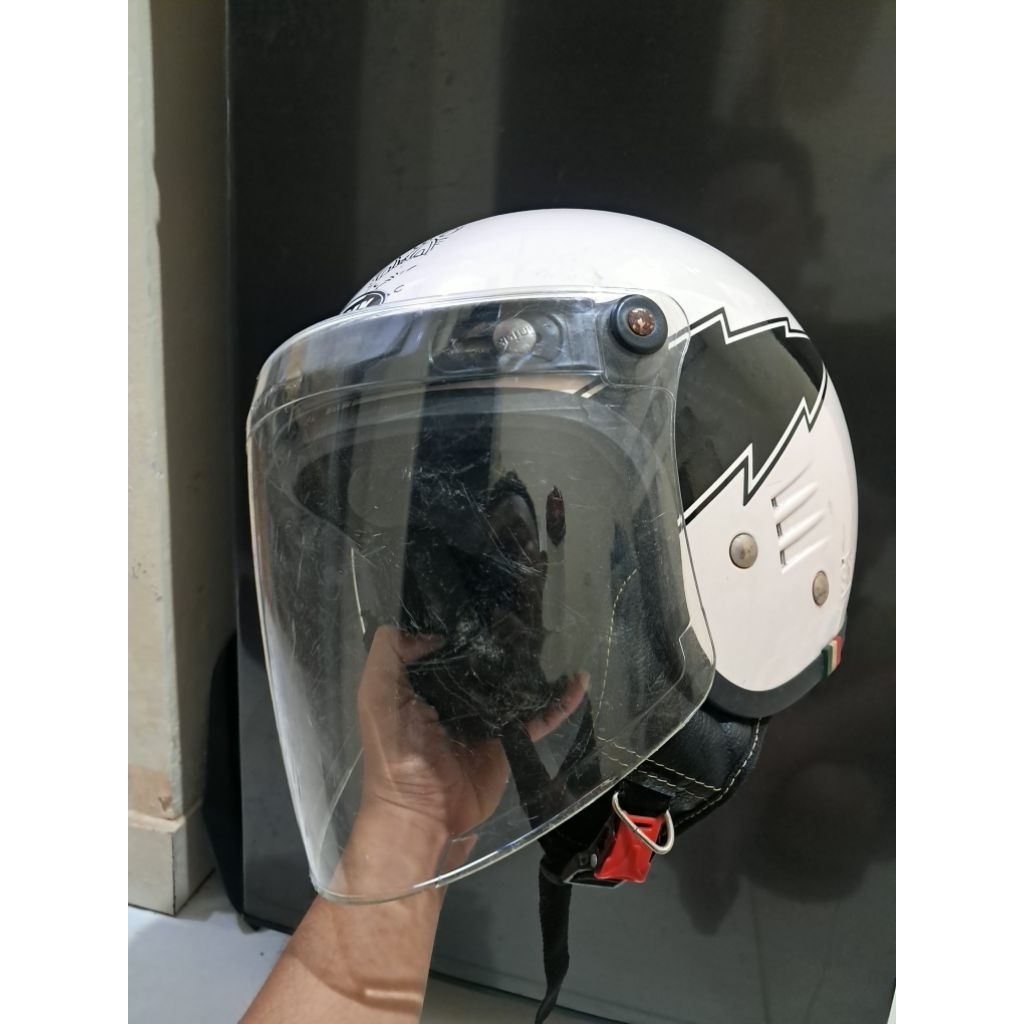 helm bekas