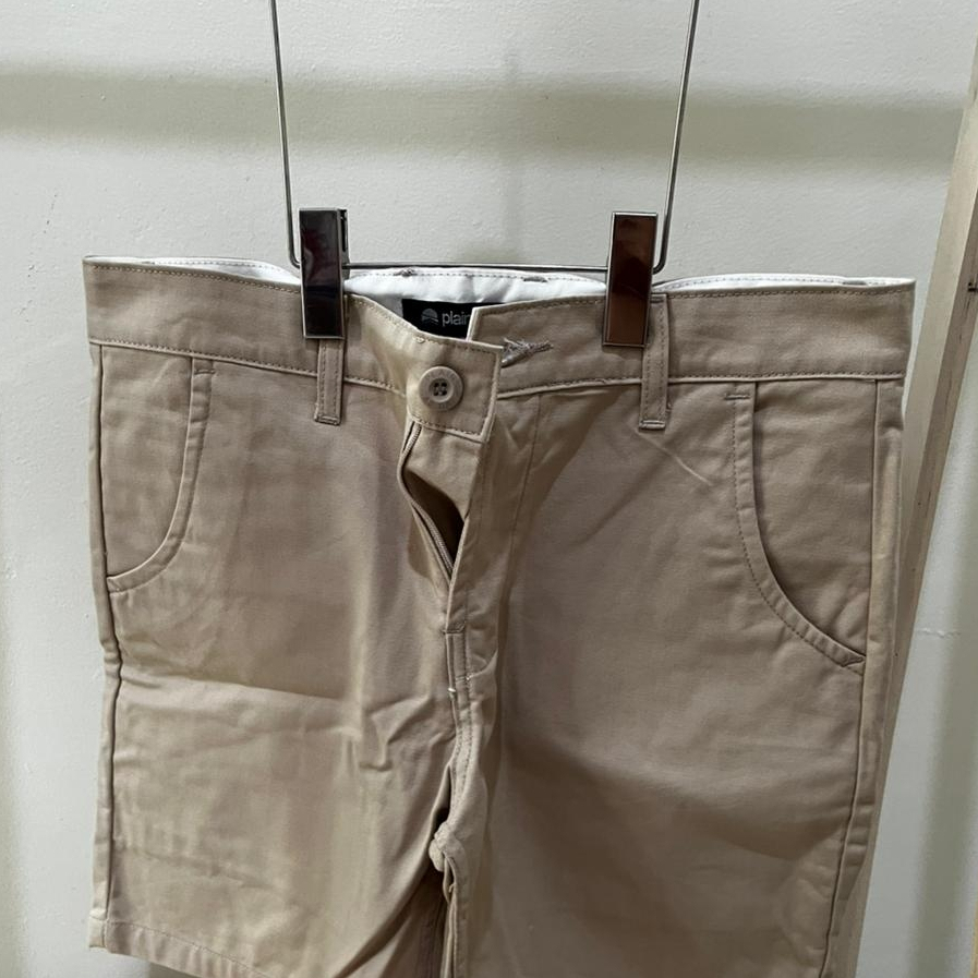 Preloved. Celana Chino Pendek Pria Cream 30