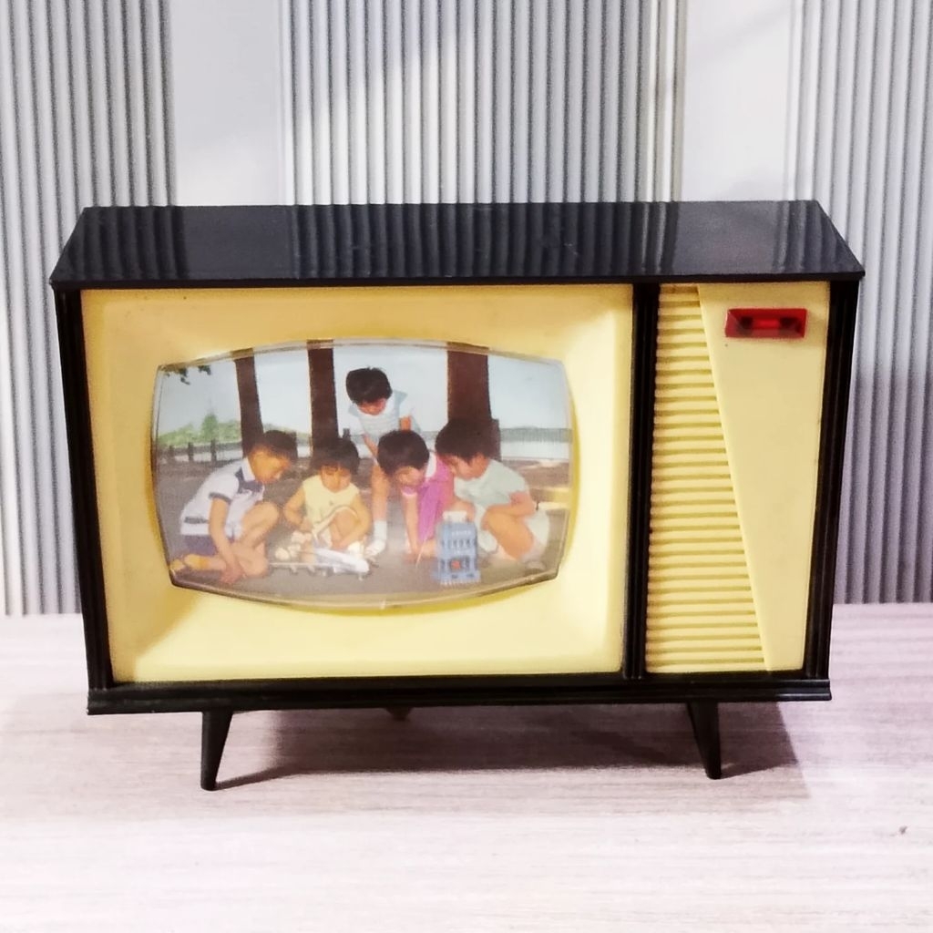 Mainan celengan jadul antik model TV