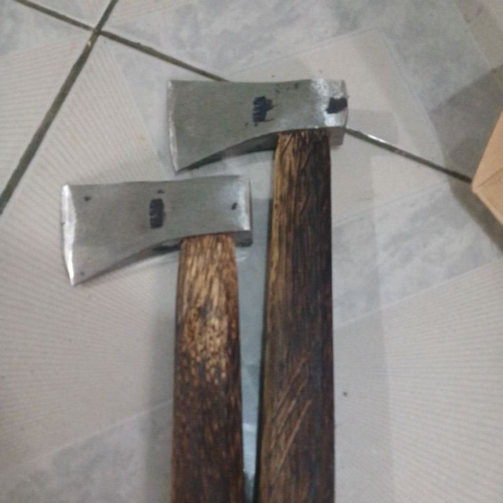 Kampak Gagang Kayu Multifungsi - Tajam, Serbaguna, Mudah Digunakan