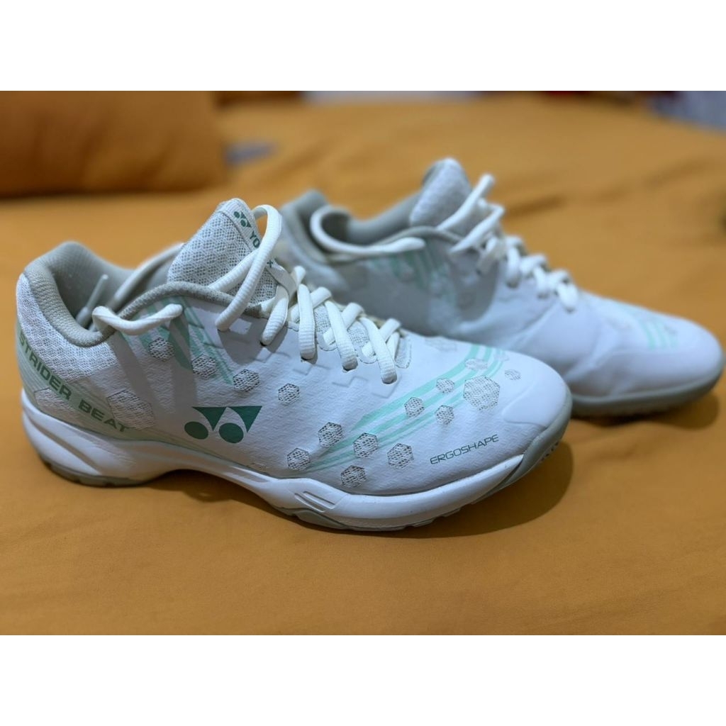 sepatu badminton yonex strider beat (second)