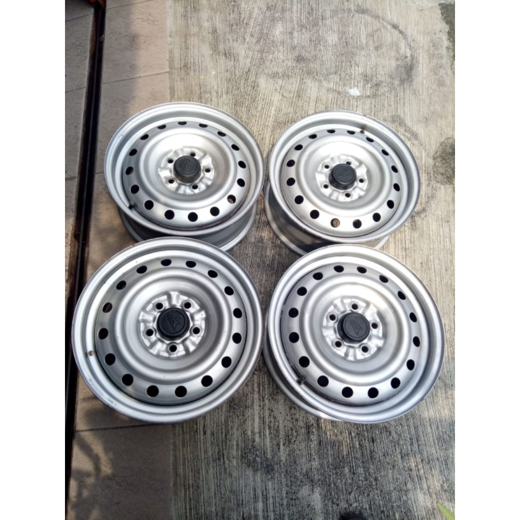 Velg kaleng Daihatsu Terios/Rush ring 16x6inch lobang 6 pcd 139.7 Kondisi Tubeles dan tidak peyang (