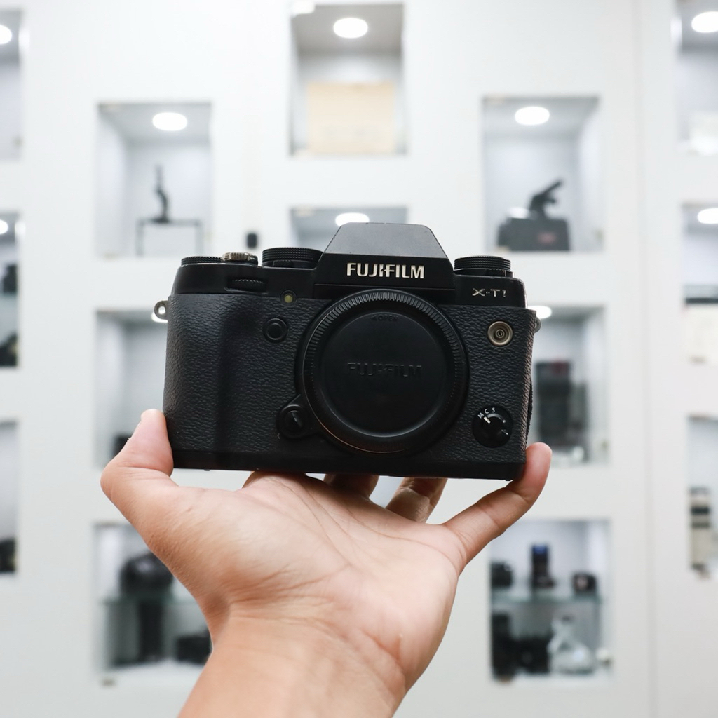 Fujifilm X-T1 / Fujifilm XT1 Mirrorless Camera Body Only