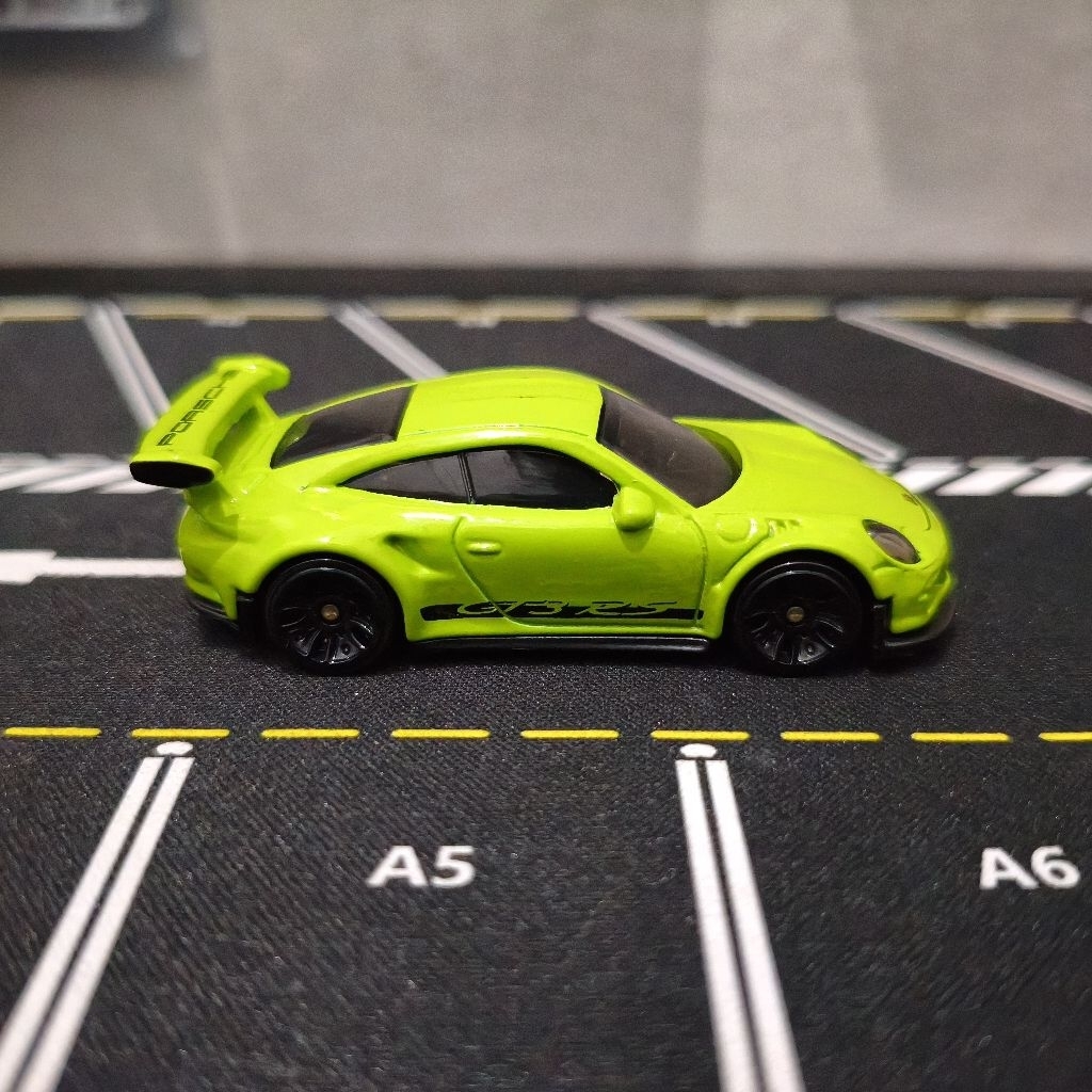 Hot Wheels Porsche 911 GT3 RS FACTORY 500HP, Regular Loose - Yellow, Green
