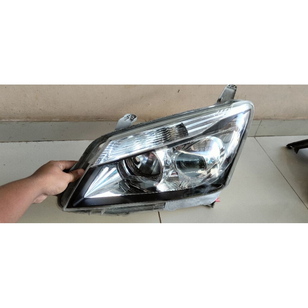 lampu depan headlamp Isuzu MU-X mux 2014-2016 sebelah kiri original second