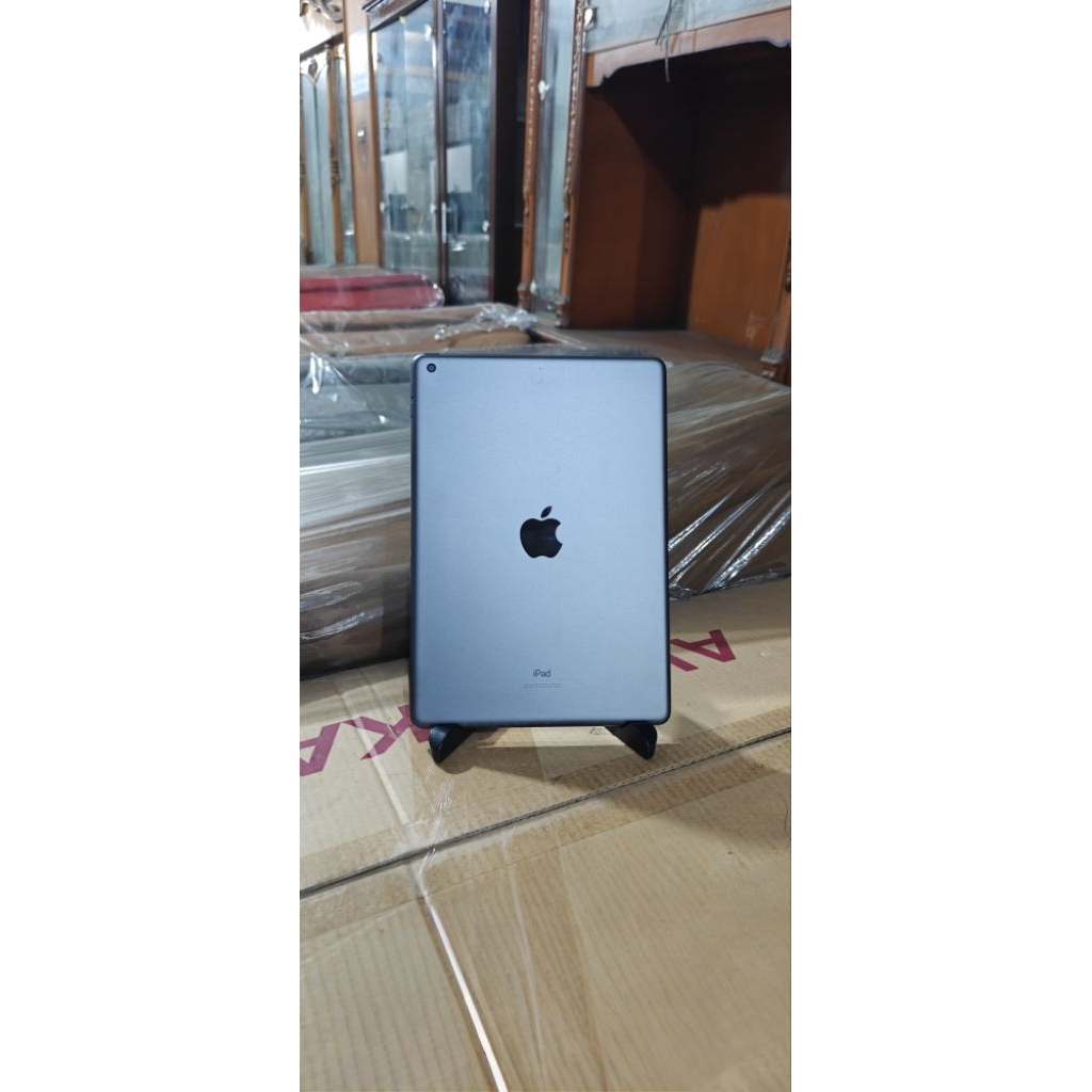 apple ipad 8th gen 32GB wifi only, mulus