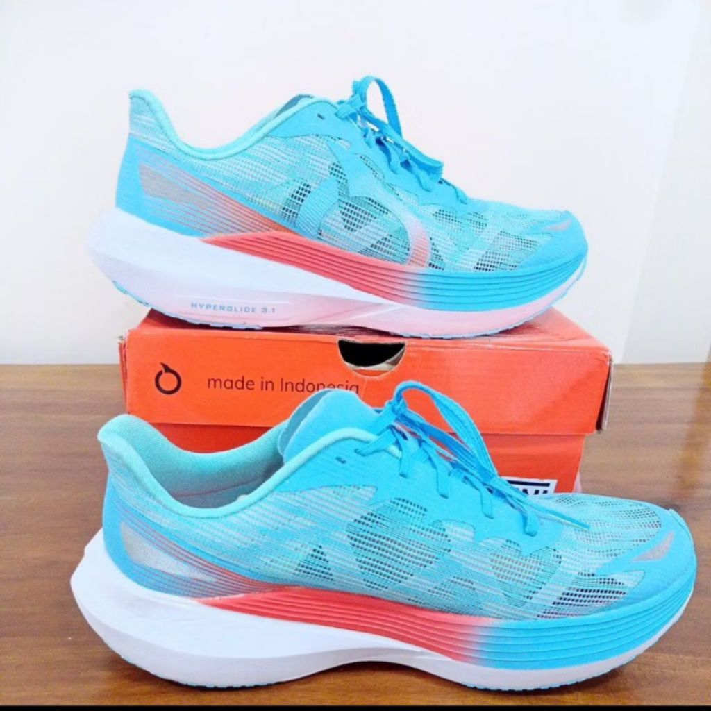 Preloved Ortuseigth Sepatu Running Hyperglide 3.1 Cyan White size 42
