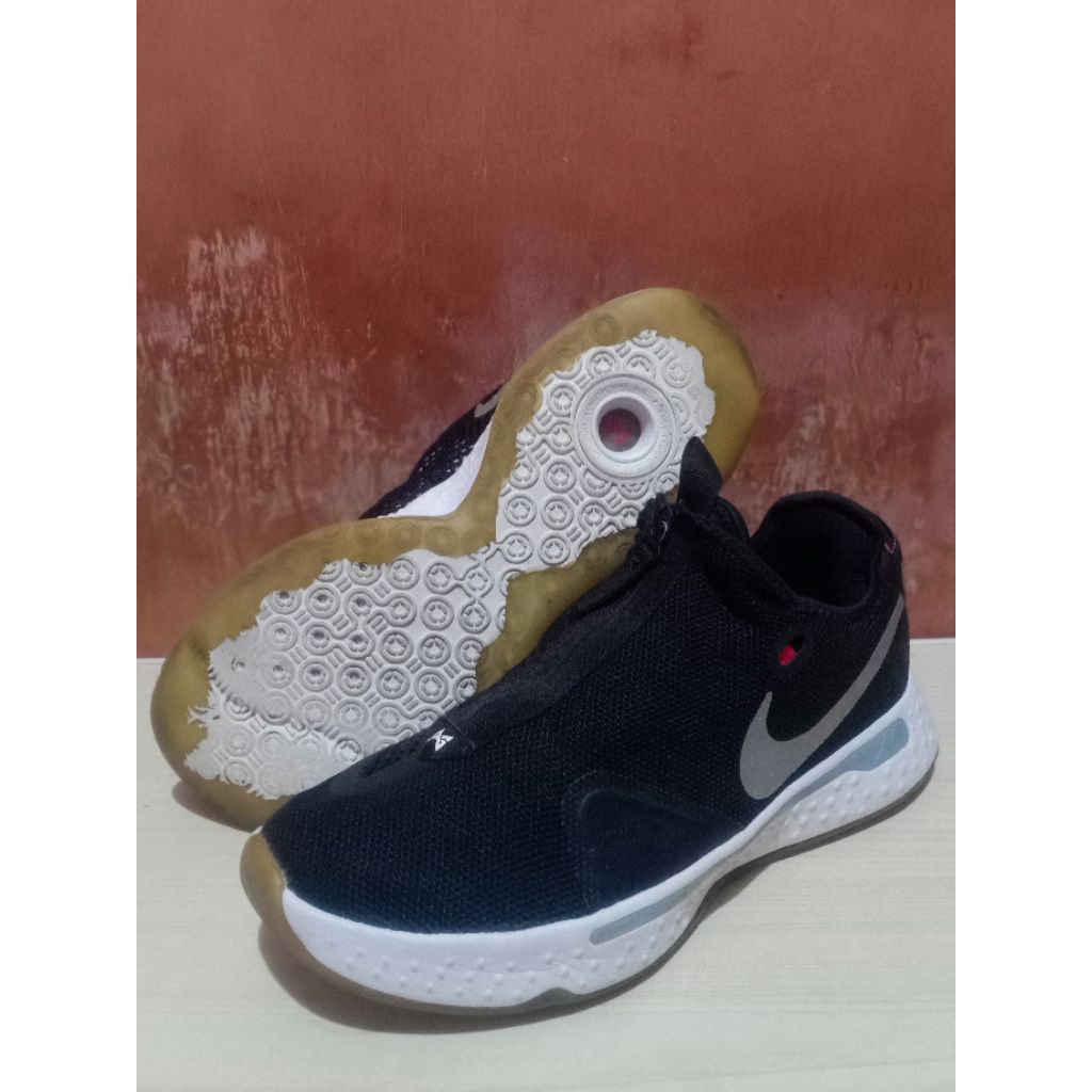 sepatu basket second size 44