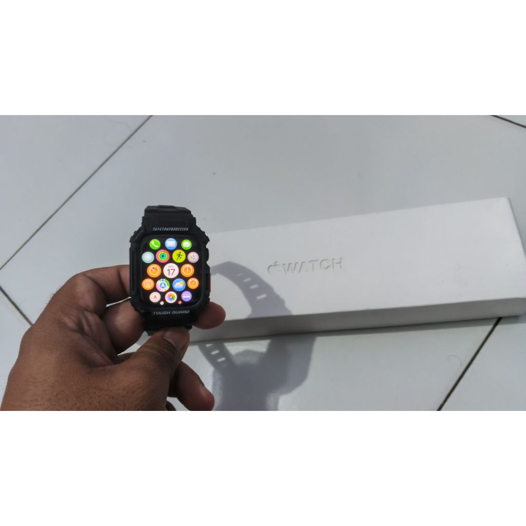 apple watch second series 7 45 mm + Case Skinarma Armor