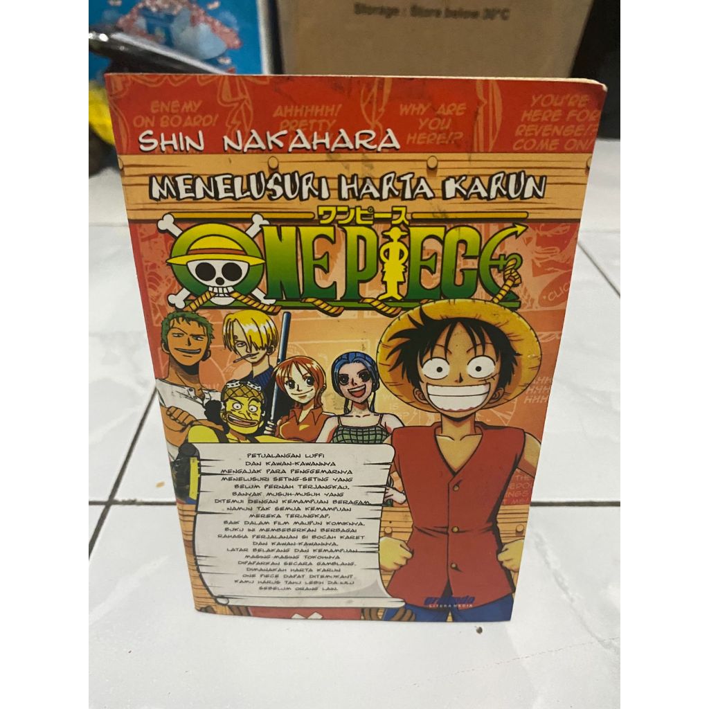 Buku Menelusuri Harta karun one piece