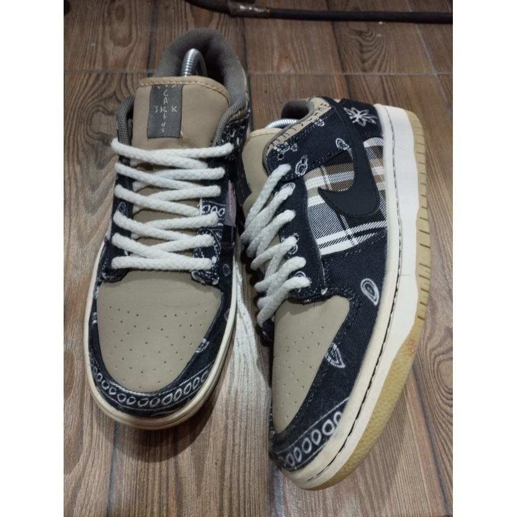 SB DUNK LOW SCOOT TRAVIS CACTUS JACK