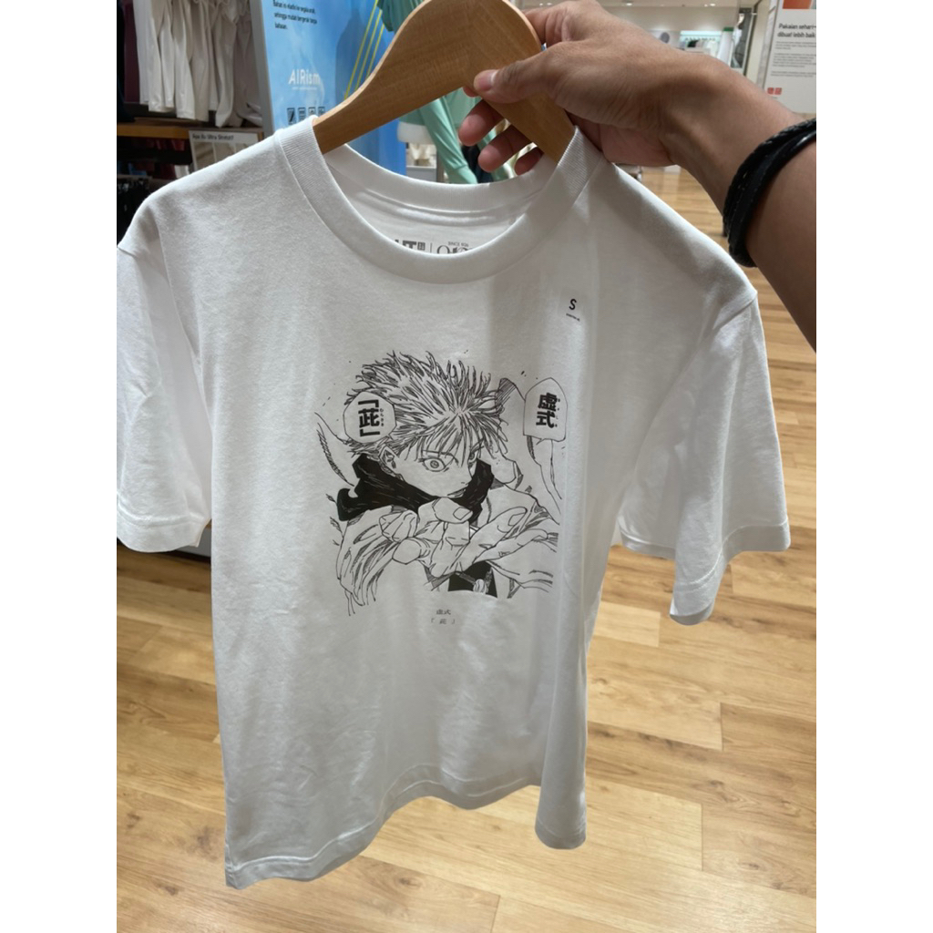 kaos anime unisex by uniqlo