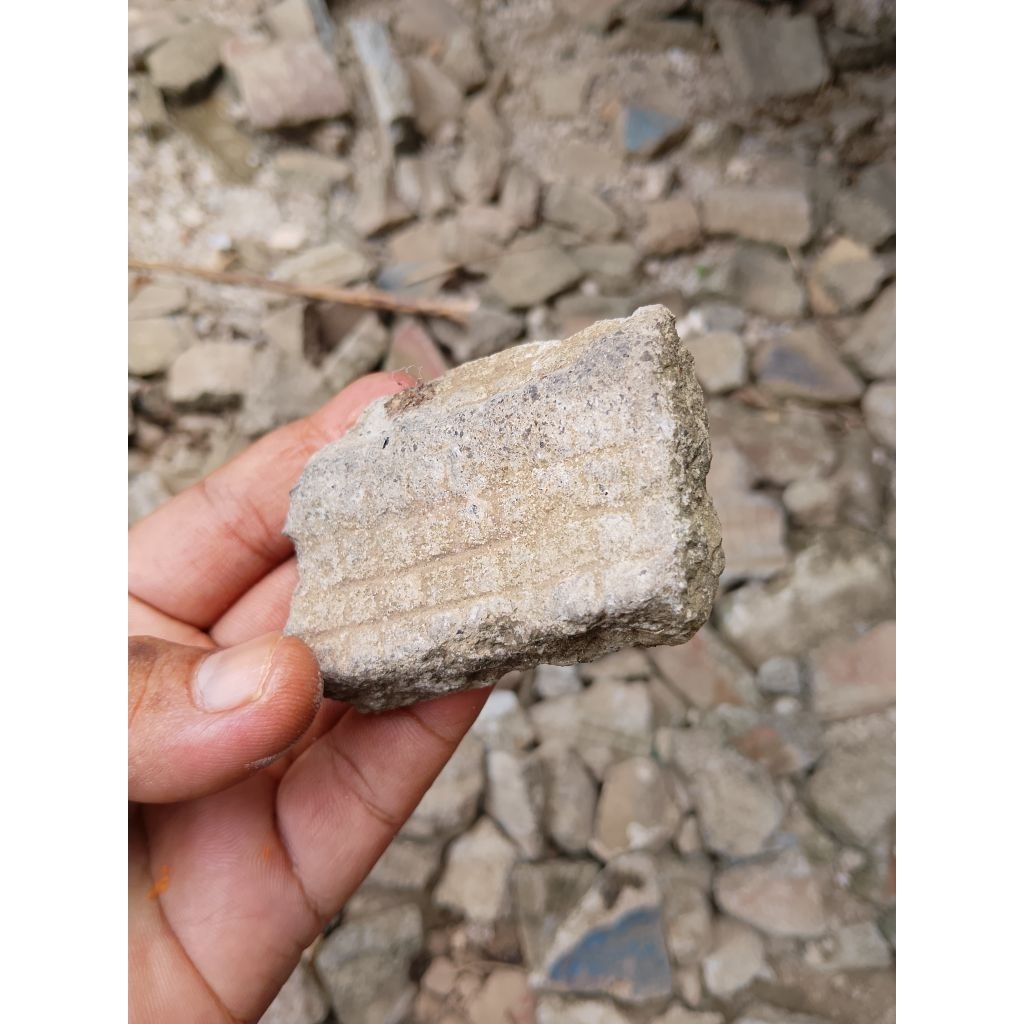 PECAHAN GENTENG BETON ( untuk orang gabut)