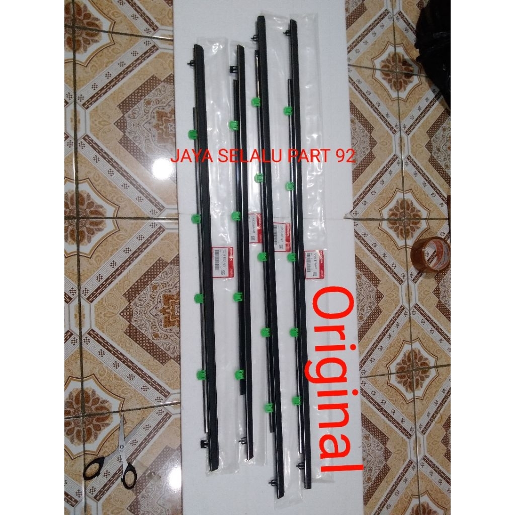 Pelipit Karet Kaca Luar CRV GEN3 2007-2012 1set Original