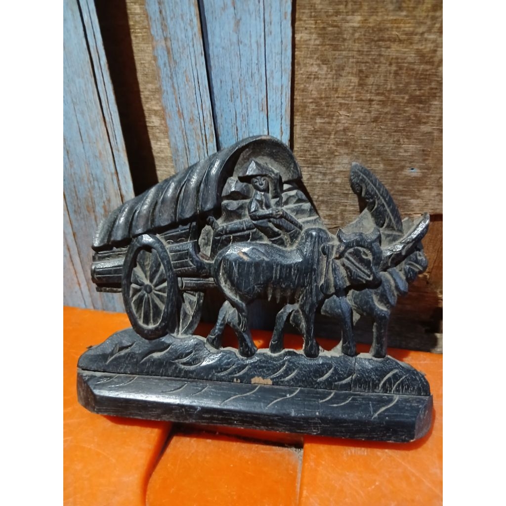 Hiasan meja kayu berukir gerobag sapi jadul 275rb jadul antik vintage lawas display dianggap mati