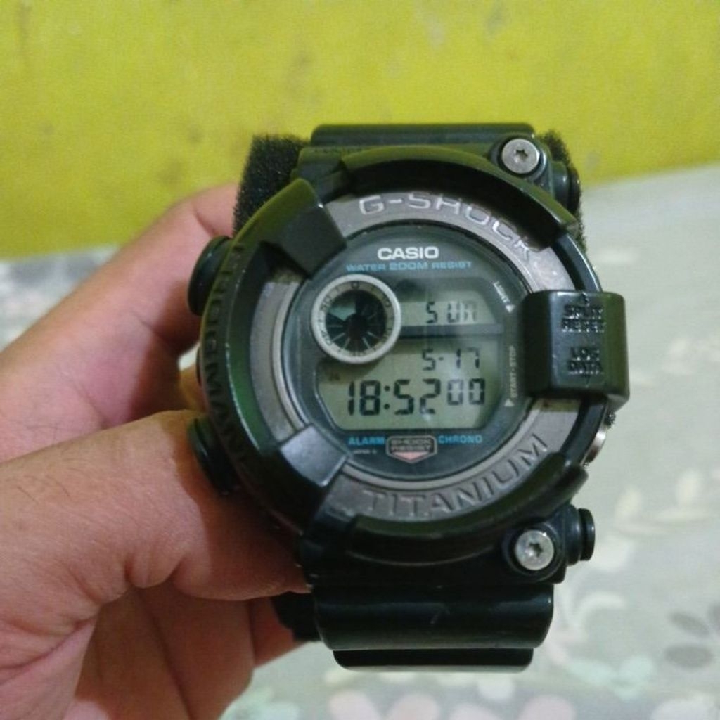 G Shock frogman Dw 8200