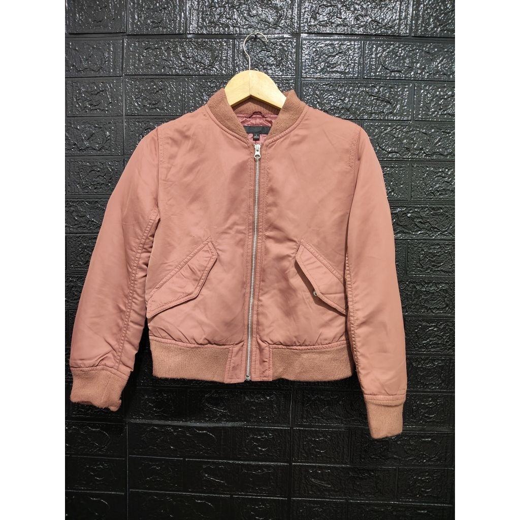 Bomber Uniqlo tag hitam pin hole