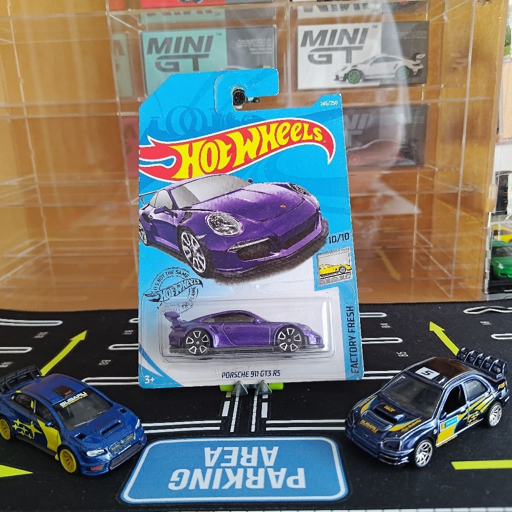 Hot Wheels Porsche 911 GT3 RS Purple