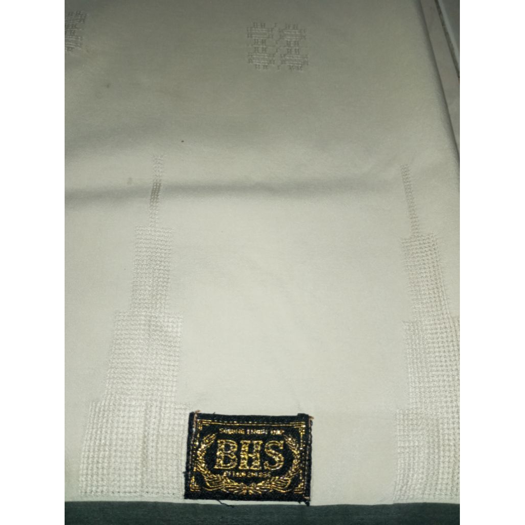 Sarung BHS cctv full sutra spunslik second minus warna putih tulang l