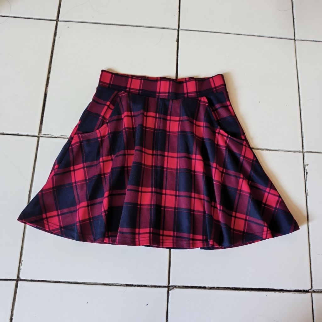 ROK MINI FLANEL KOTAK2 MERAH HITAM COTTON ON SIZE XS - PRELOVED