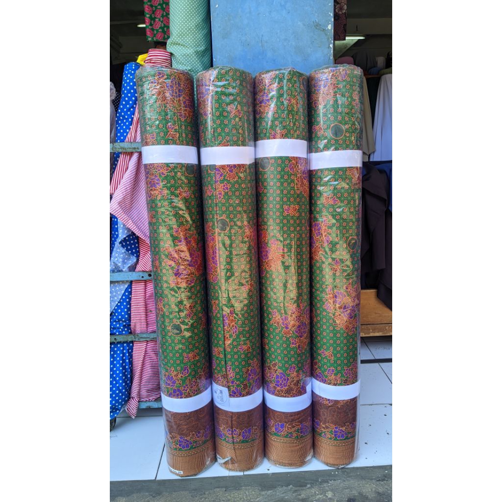 Muslimat 1 Roll / Kain Muslimat Semi sutra Hijau Tua Logo Premium Plat Gold / Muslimat semi Sutra Pl