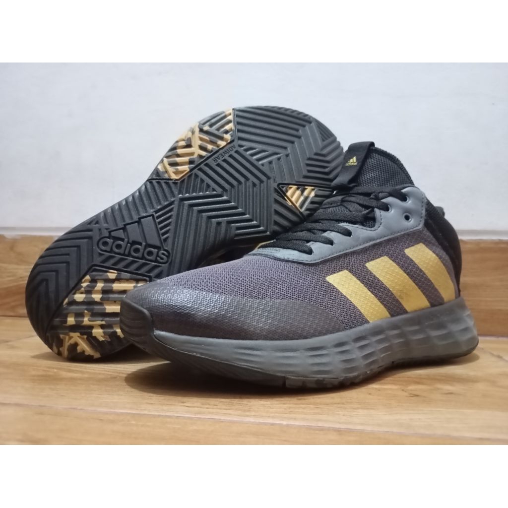 sepatu basket Adidas OwnTheGame