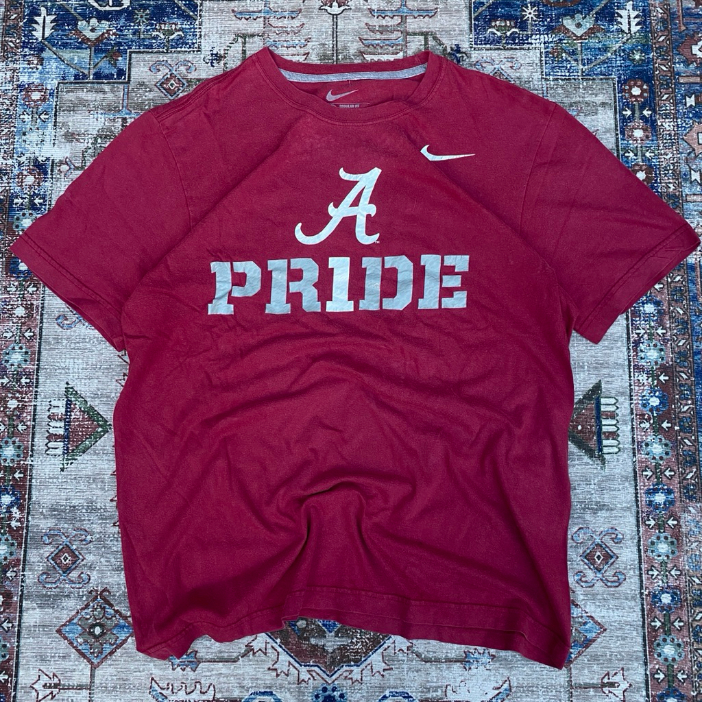 T-shirt kaos nike club maroon y2k vintage streetwear skena second