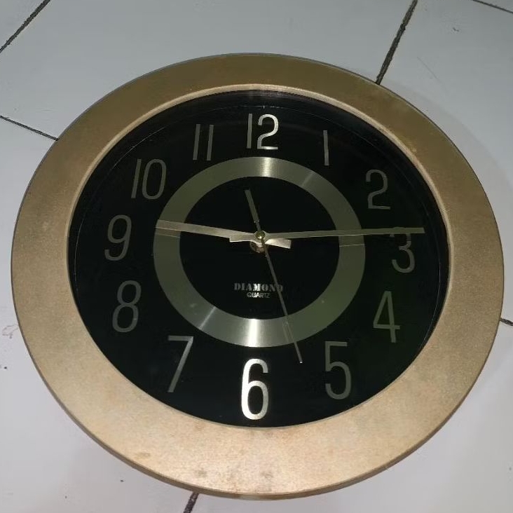 jam dinding diamond