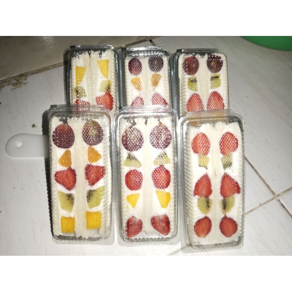 Fruit Sando Bymbaelss