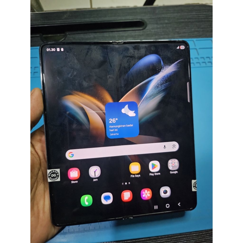 lcd dalam Samsung z fold 4