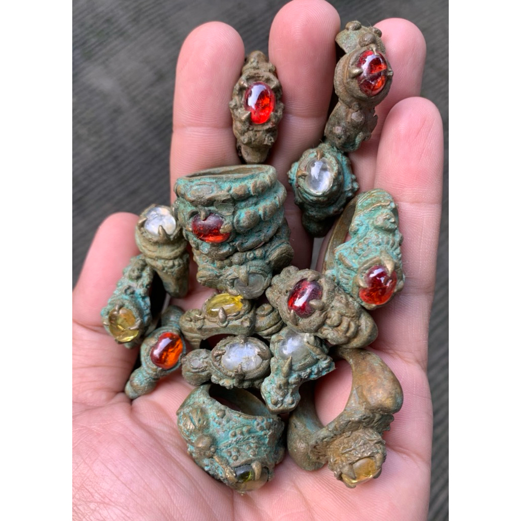 cincin temuan majapahit mata besar random
