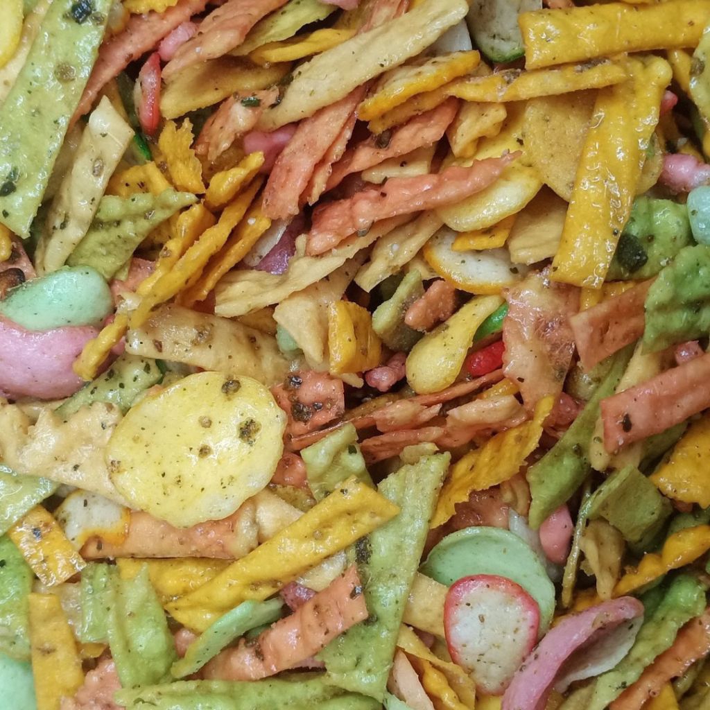 Seblak mix campur kerupuk dan cimpring pedas original daun jeruk
