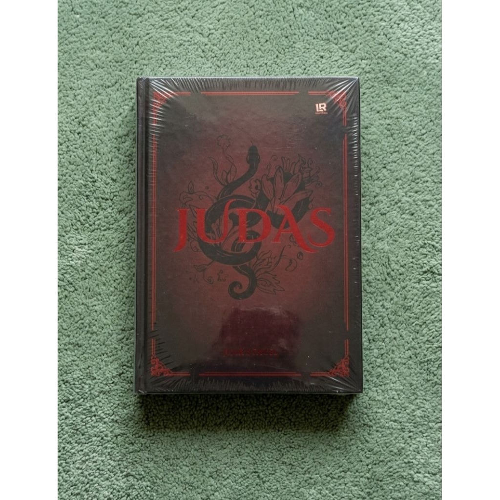 Buku Novel Judas - Ezra San (Hardcover Spray Edges Sampul Eksklusif Cetakan Pertama Limited Edition)