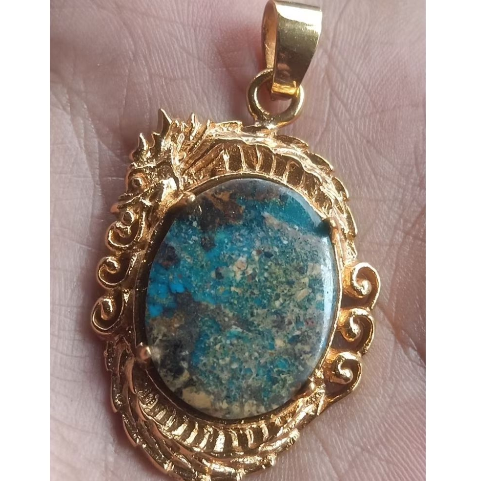 liontin batu pirus Persia