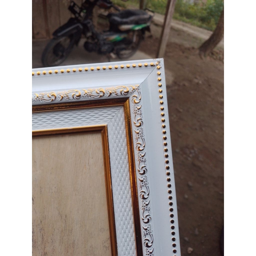 Frame 12R Doble Linen Putih