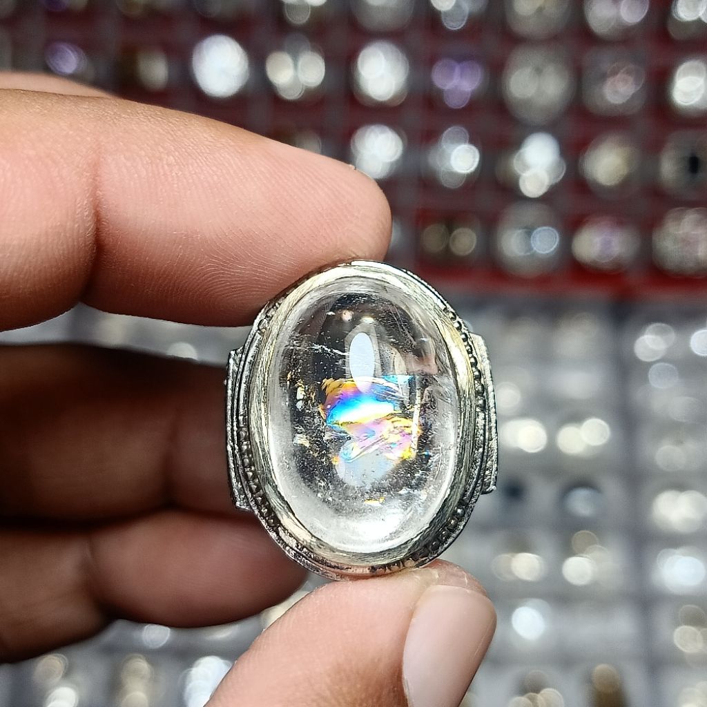 CINCIN PRIA BERMATA BATU KECUBUNG AIR PELANGI KALIMANTAN ( RING ALPAKA, SIZE 8 )
