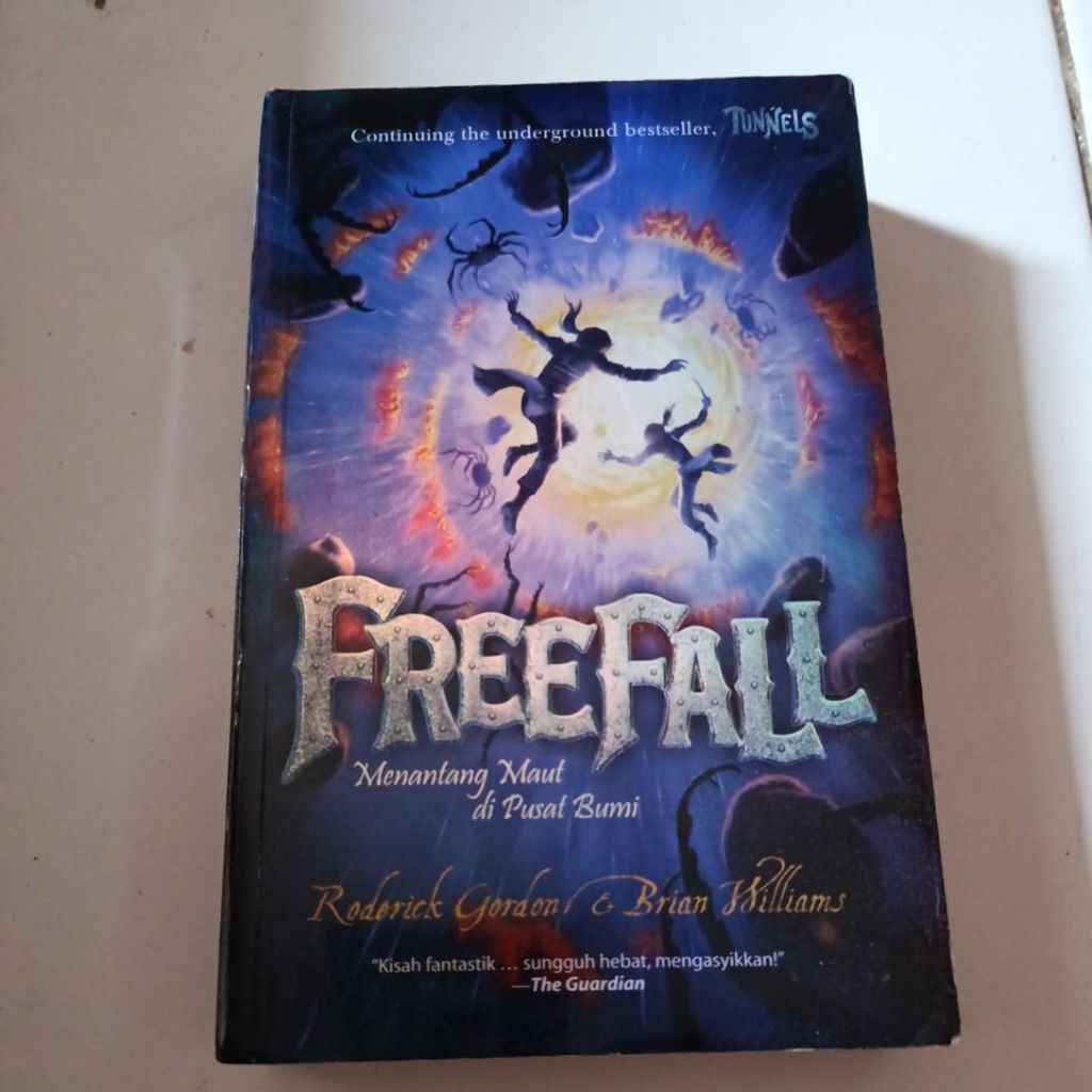 NOVEL PRELOVED TUNNELS FREEFALL MENENTANG MAUT
