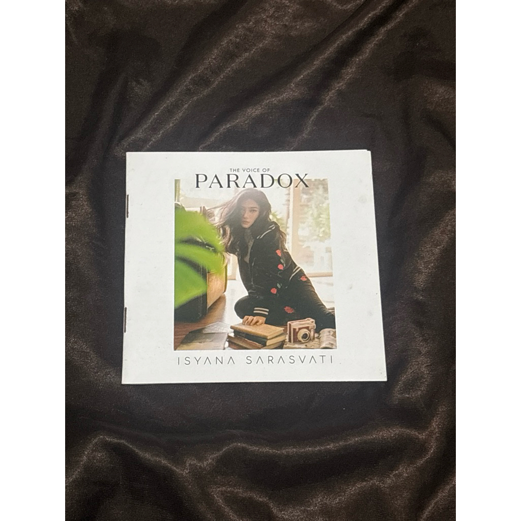 [SPG] CD ALBUM ISYANA SARASVATI PARADOX ORIGINAL